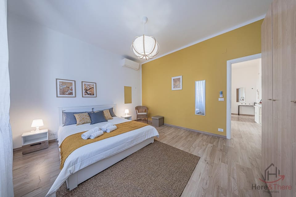 Bed, Photo of the whole room, wardrobe