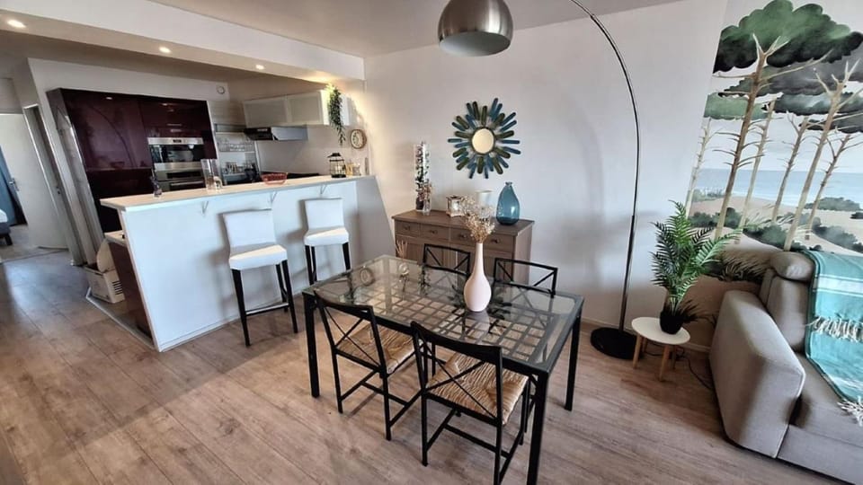 Dining area, kitchen