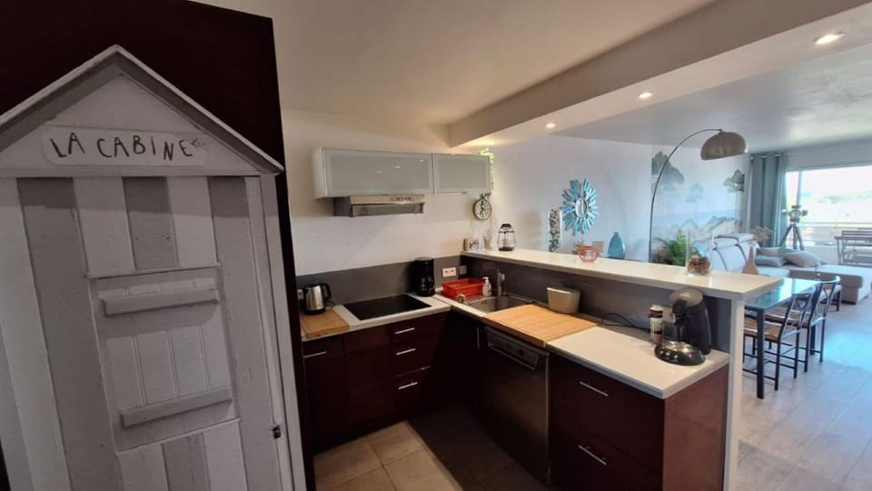 Coffee/tea facilities, stove, kitchen