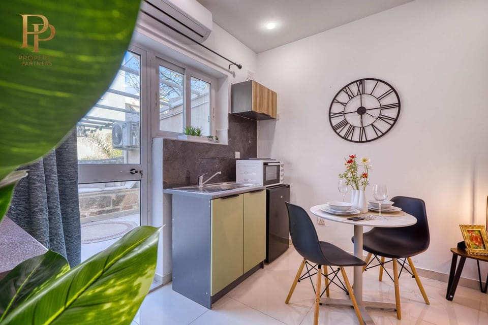 Studio with terrace 2 min from the Sea Sliema Apartment in Sliema