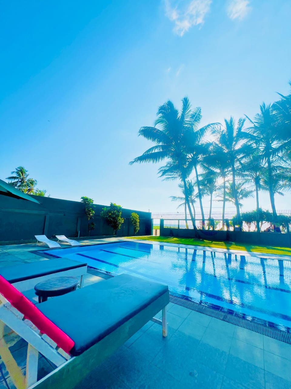 Day, Swimming pool, sunbed