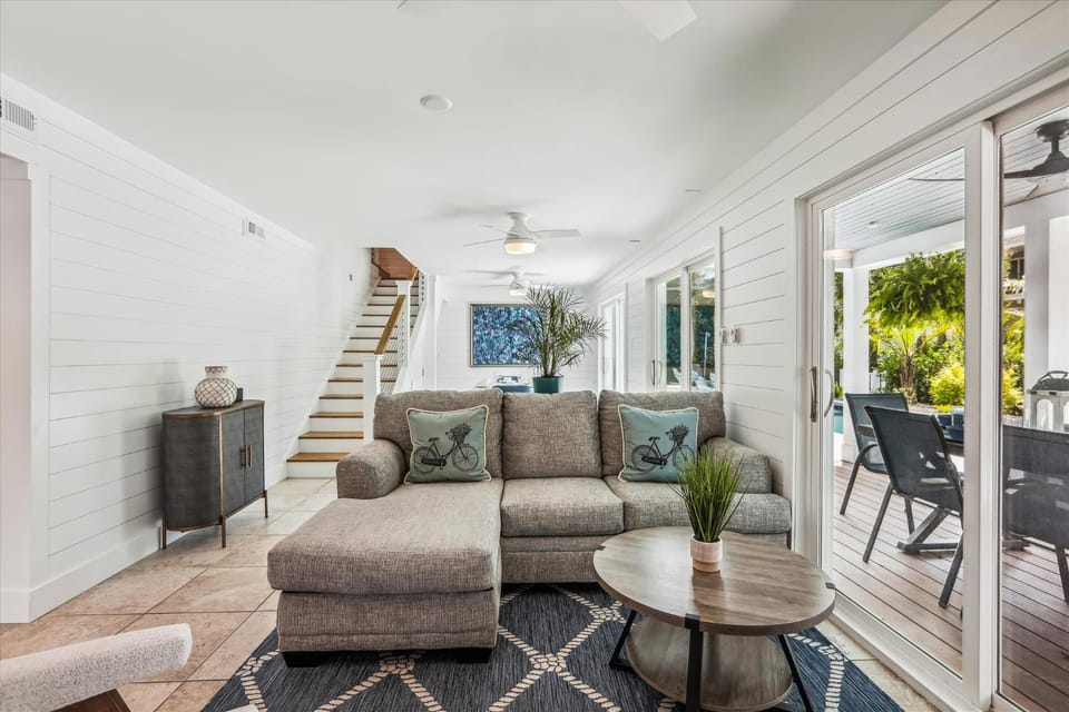 7 Cassina House in South Forest Beach