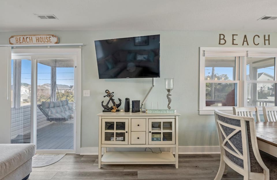 Just Peachy OBX Village House in Kill Devil Hills