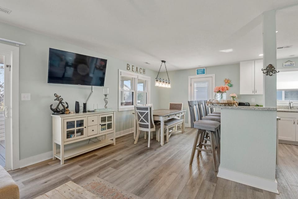 Just Peachy OBX Village House in Kill Devil Hills
