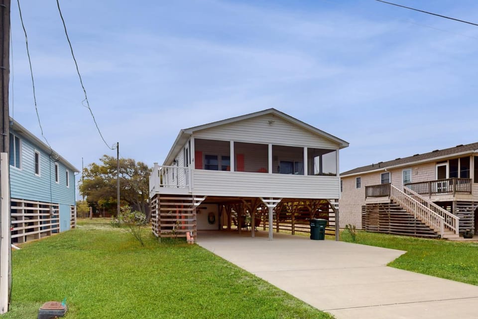 Just Peachy OBX Village House in Kill Devil Hills