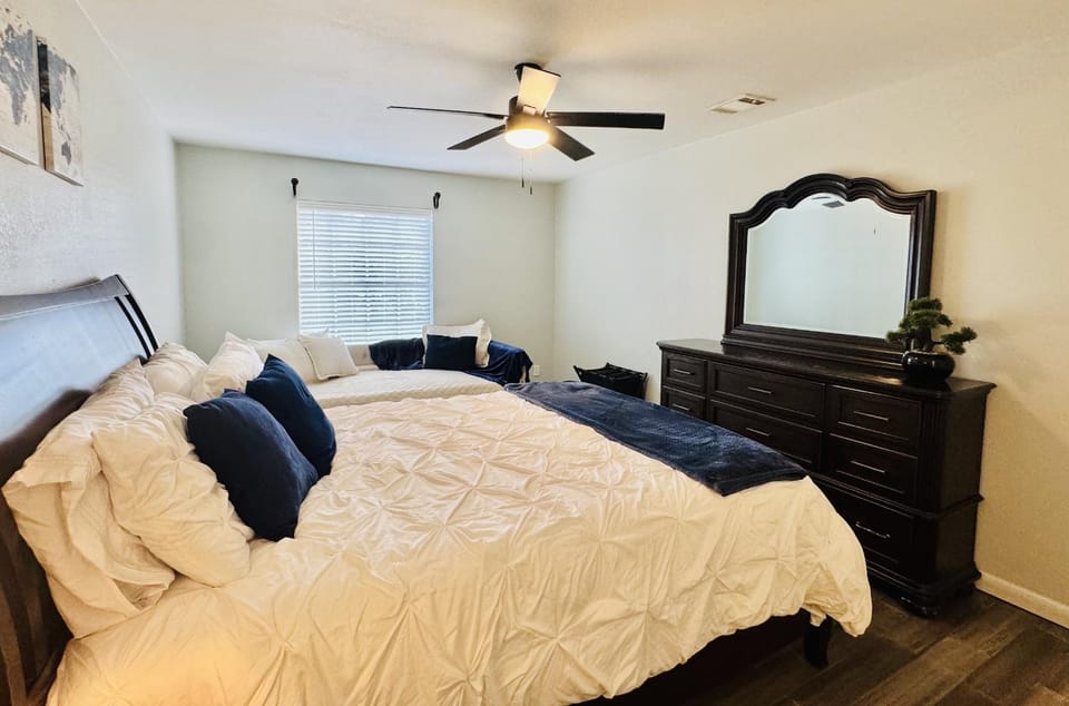 Austin Hotspot I Minutes to Airport, Downtown and F1 House in Montopolis
