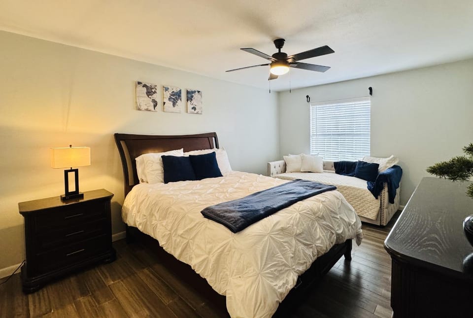 Austin Hotspot I Minutes to Airport, Downtown and F1 House in Montopolis