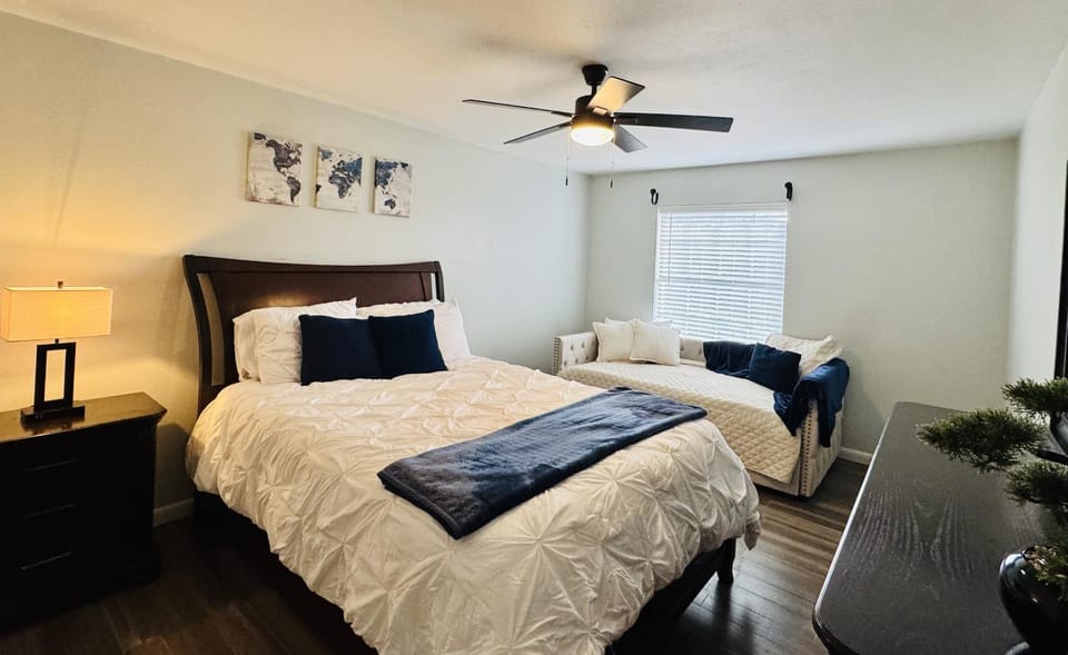 Austin Hotspot I Minutes to Airport, Downtown and F1 House in Montopolis