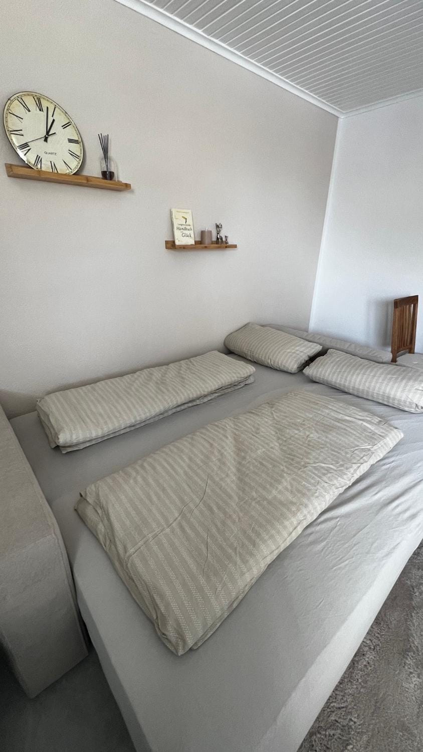 Bed, Living room