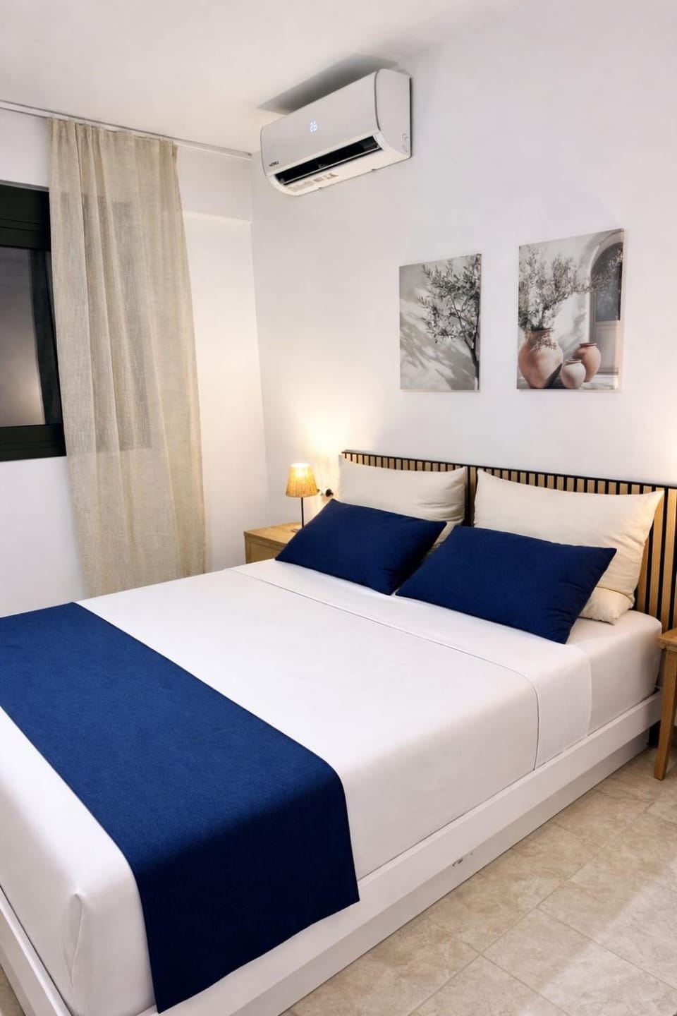 Bed, Photo of the whole room, Bedroom, air conditioner