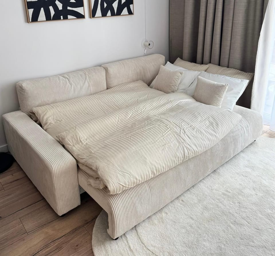 Bed, Living room