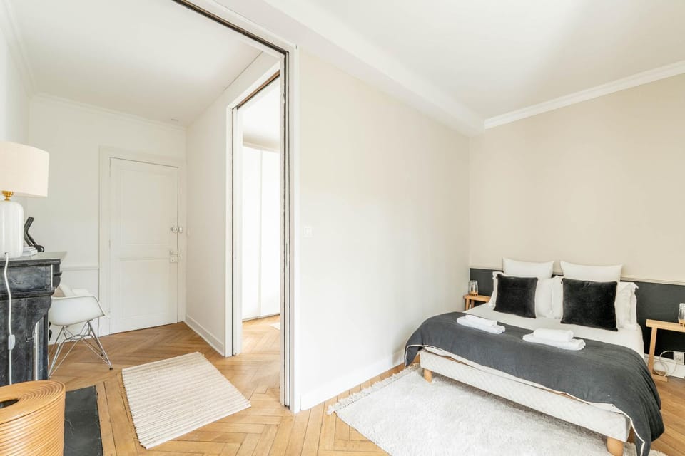 Bed, Photo of the whole room, Bedroom
