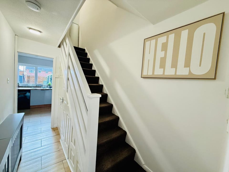 Spacious 4BR House in Wellingborough Long Stays Apartment in Wellingborough