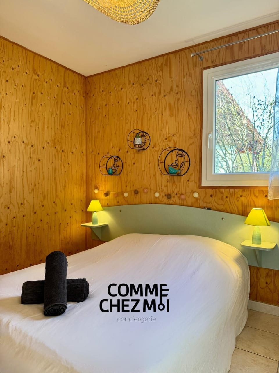 Bed, Photo of the whole room