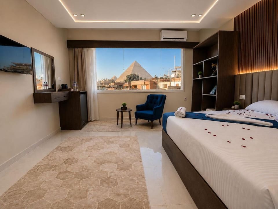 Communal lounge/ TV room, Bed, TV and multimedia, Photo of the whole room, Evening entertainment, Bedroom, hair dresser