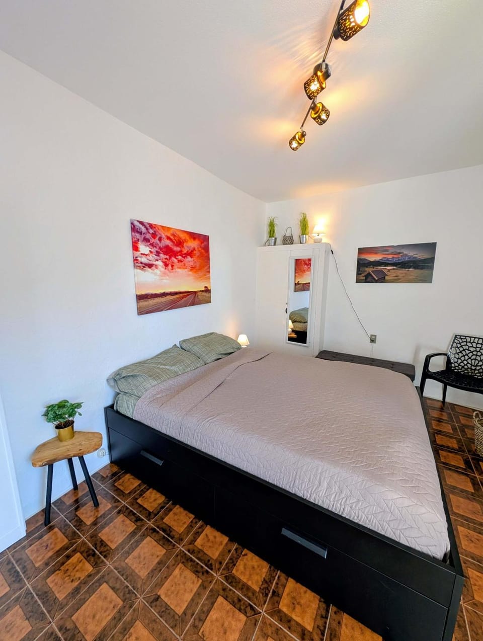 Bed, Photo of the whole room, Bedroom