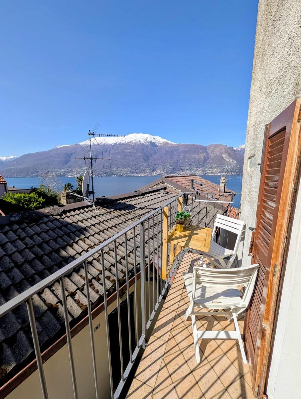 Patio, Natural landscape, View (from property/room), Balcony/Terrace, Dining area, Lake view, Mountain view