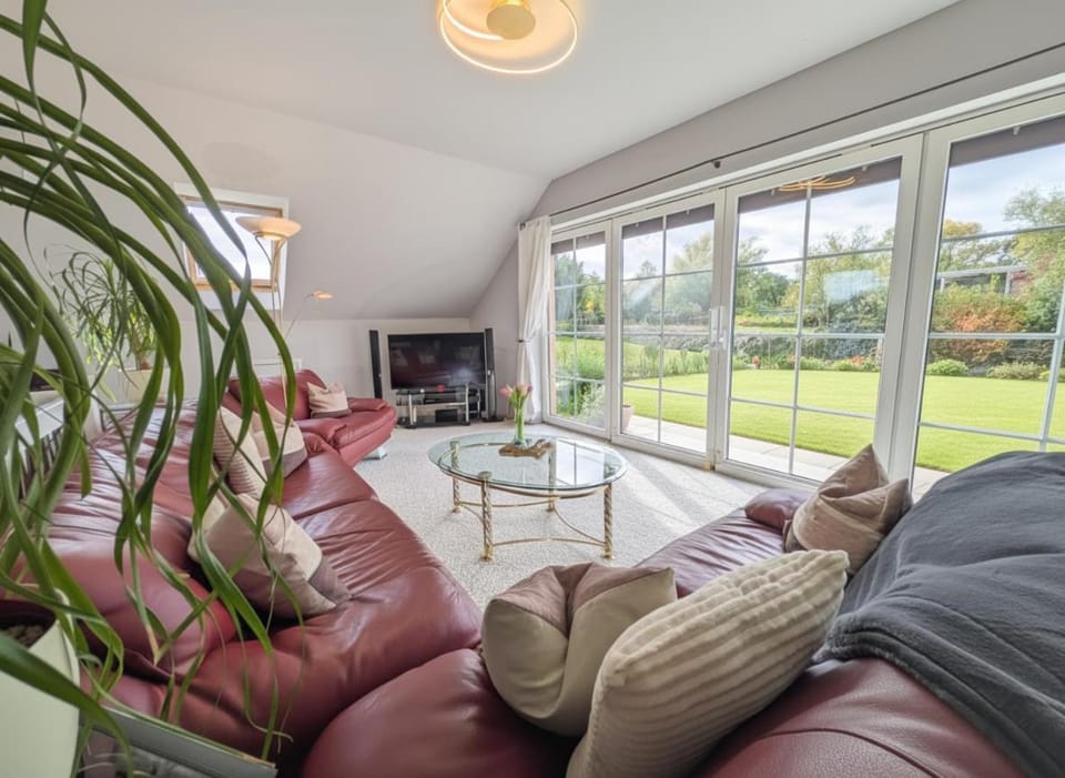 Living room, Garden view