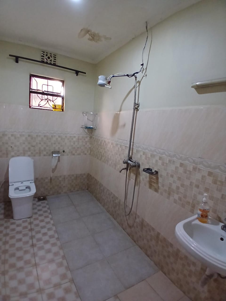 Shower, Toilet