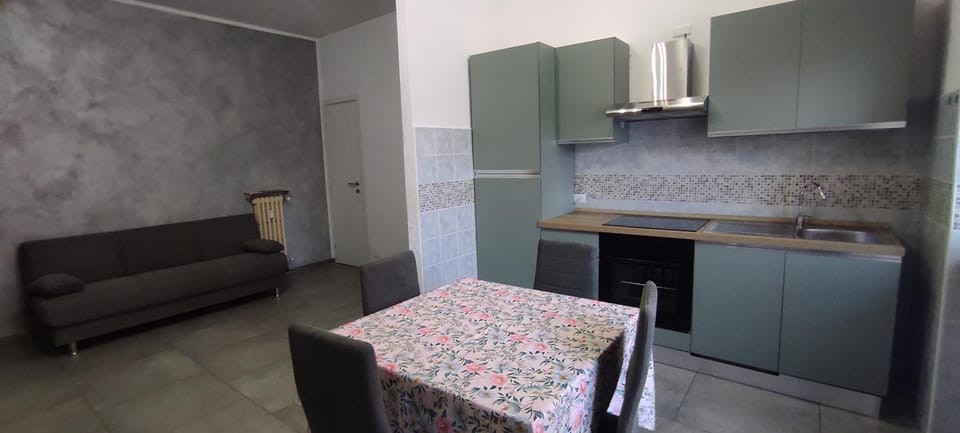 Kitchen or kitchenette, Seating area, Dining area, stove