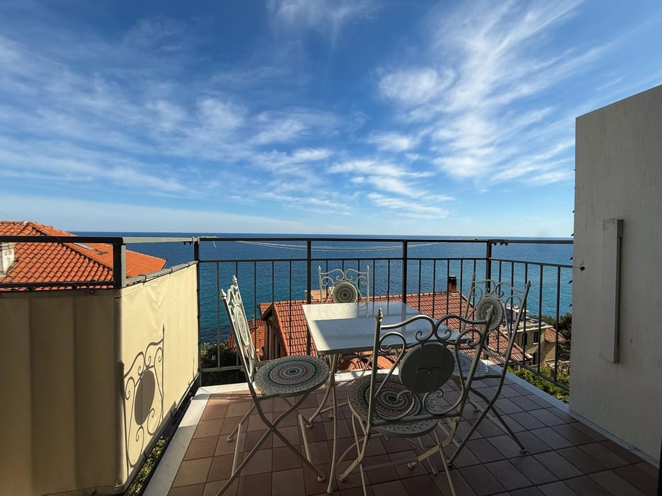 Patio, Day, Natural landscape, View (from property/room), Balcony/Terrace, Dining area, Sea view