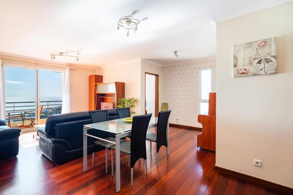 GuestReady - Caniço Retreat with Balcony Apartment in Caniço