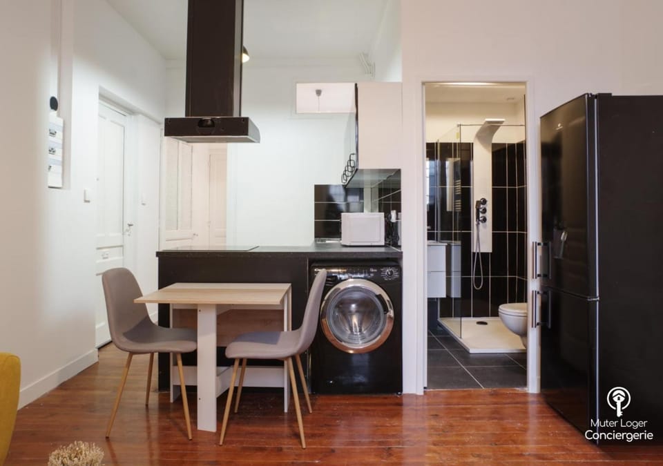 Kitchen or kitchenette, Dining area, stove, kitchen
