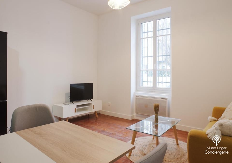Communal lounge/ TV room, Living room, Seating area