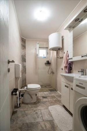 Shower, Toilet