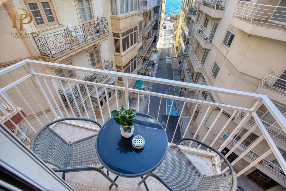 Stylish Sliema Studio with Balcony & Sea Views Apartment in Sliema