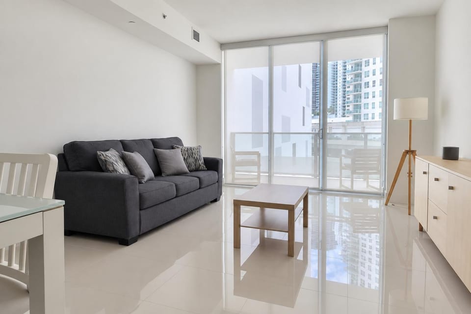 Brickell Modern and Sylish 1BR w/Free Parking! Apartment in Brickell