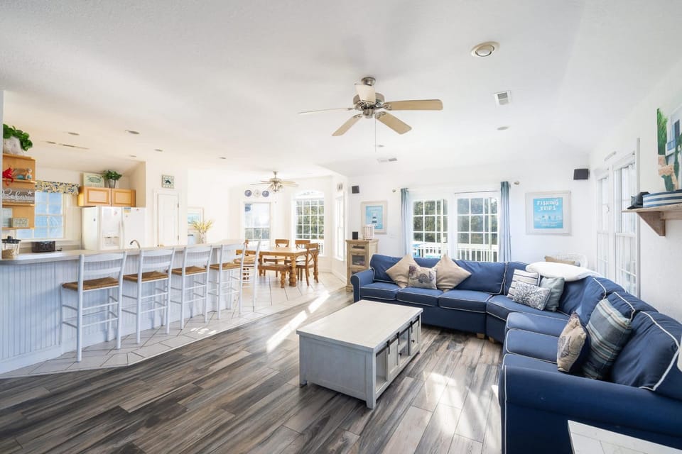 Corolla Getaway with Pool Bar Spa & Game Rm House in Corolla