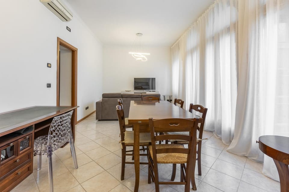 Communal lounge/ TV room, Kitchen or kitchenette, Seating area