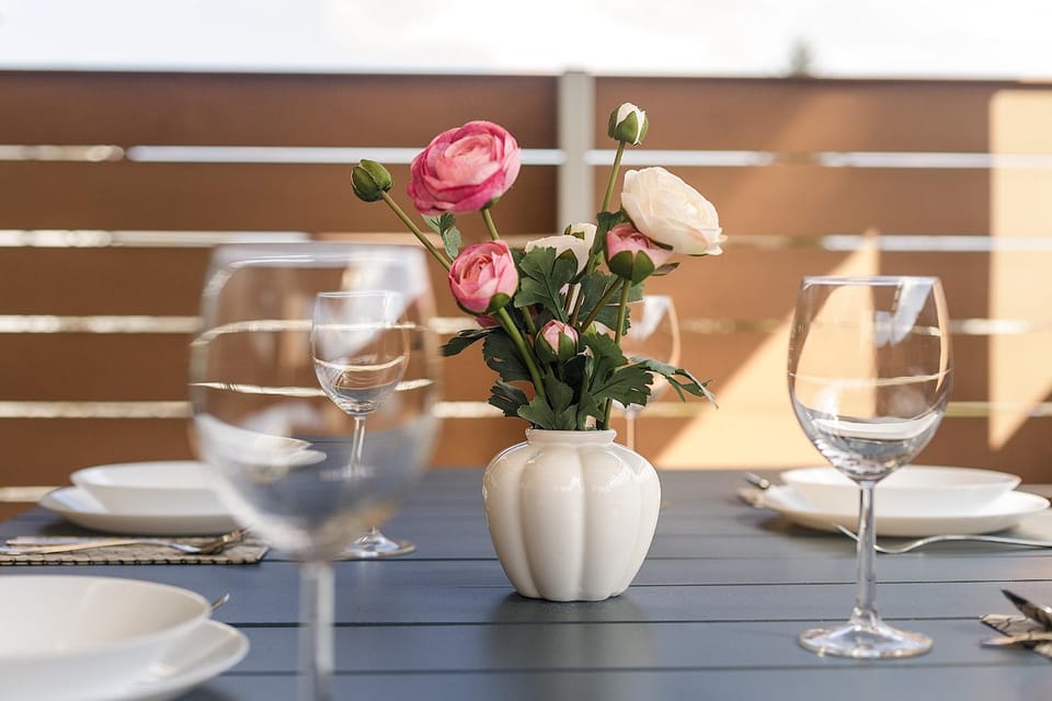 Food and drinks, Dining area, Food, Drinks, Alcoholic drinks