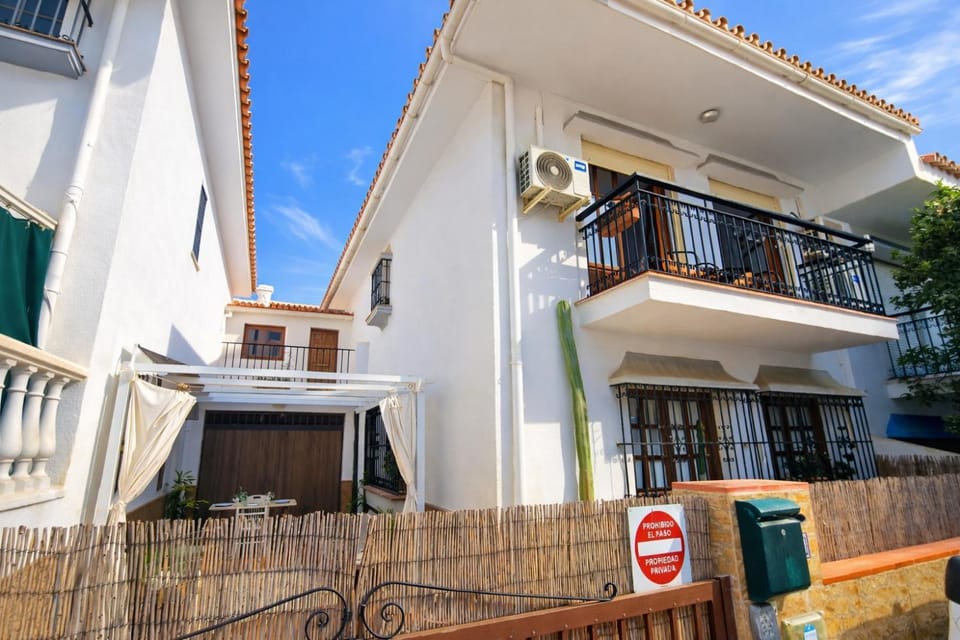 Property building, Neighbourhood, View (from property/room), Balcony/Terrace