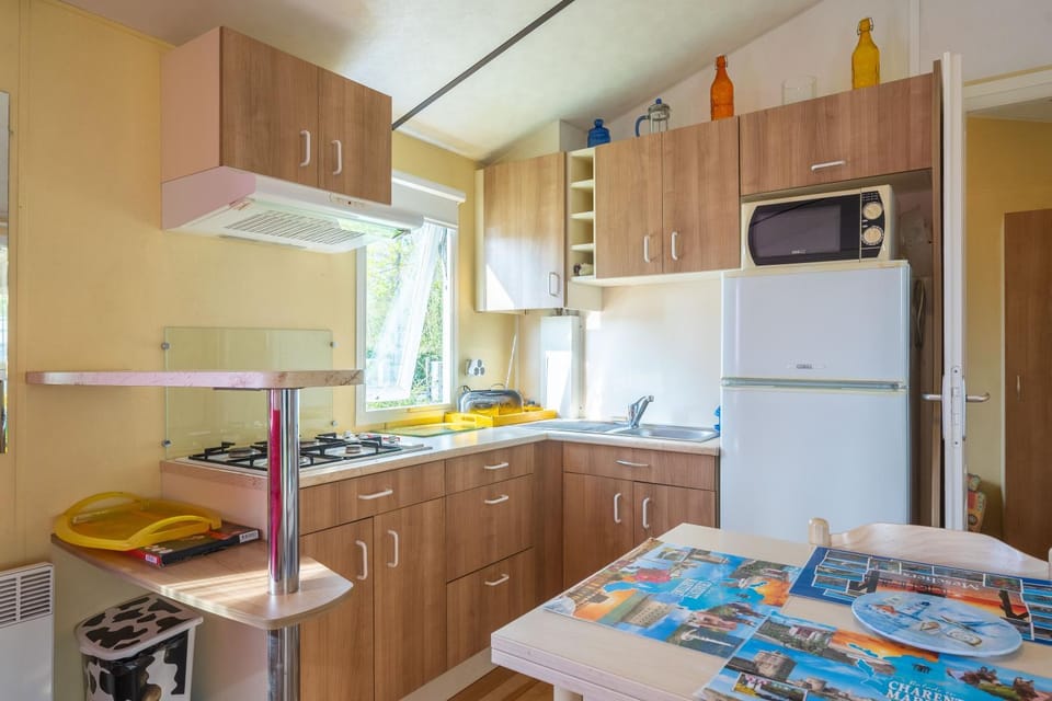 Kitchen or kitchenette, Living room