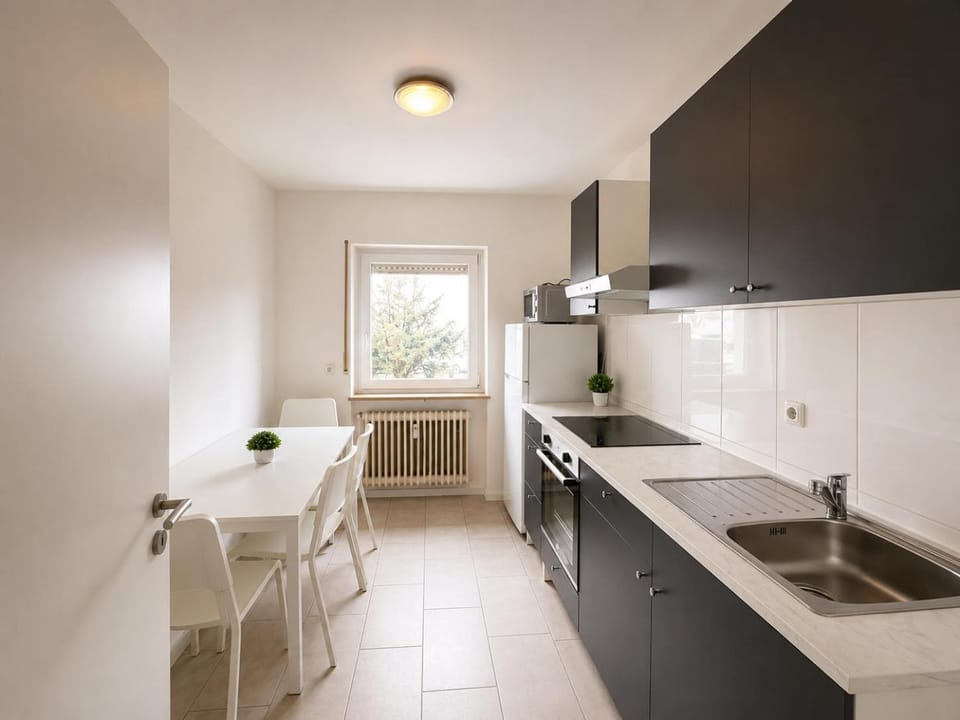 Kitchen or kitchenette, Dining area, stove