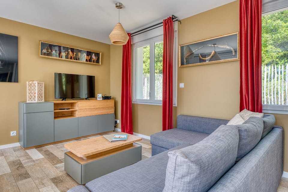 Communal lounge/ TV room, TV and multimedia, Living room, Seating area