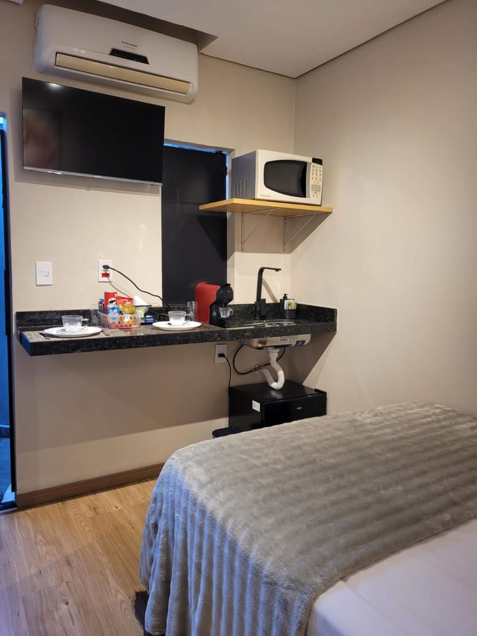 TV and multimedia, Kitchen or kitchenette, minibar, air conditioner