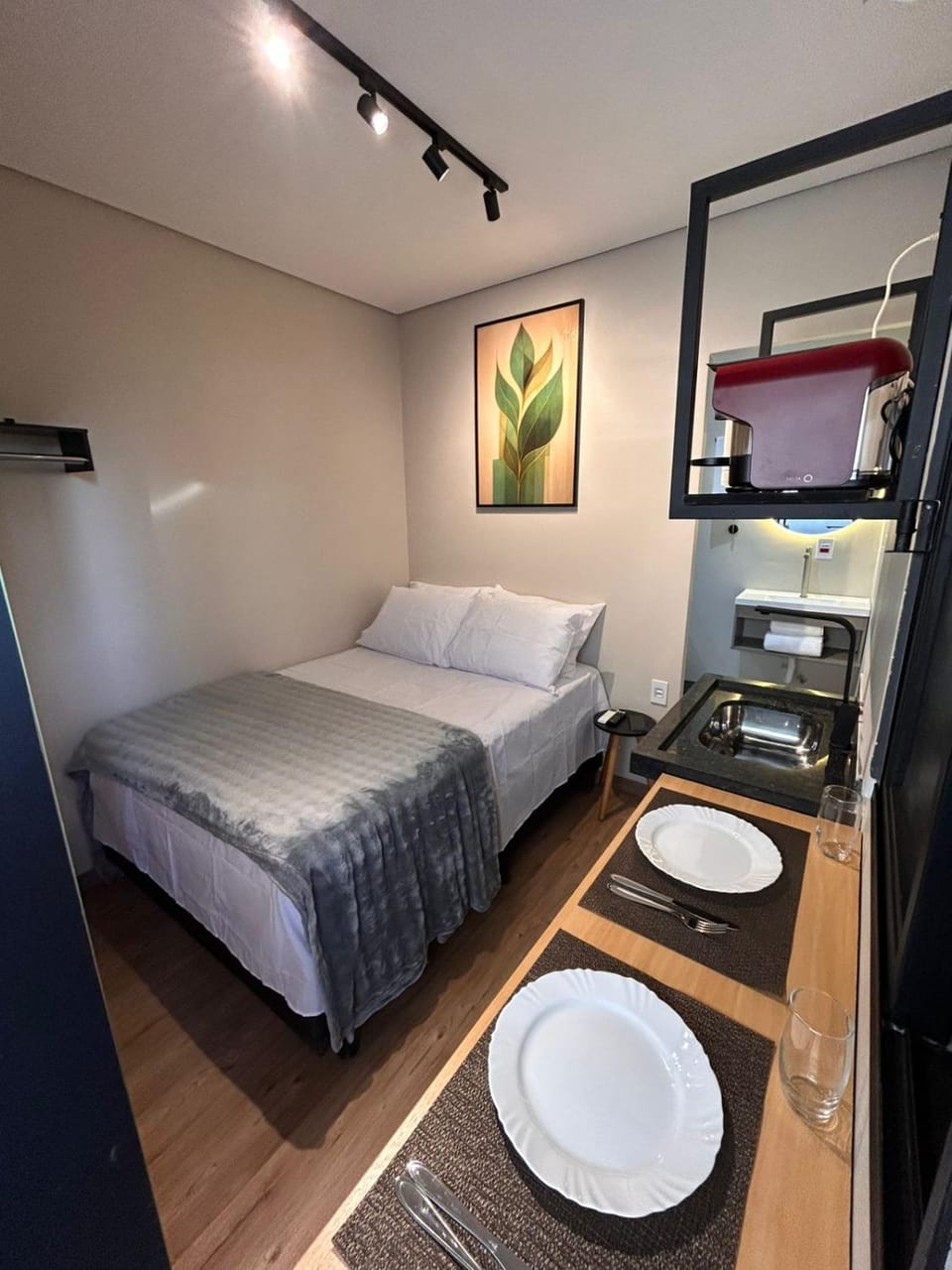 Bed, Photo of the whole room, Dining area, Bedroom