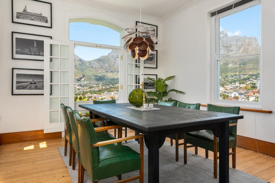 Dining area, City view, Garden view, Landmark view, Mountain view, fireplace