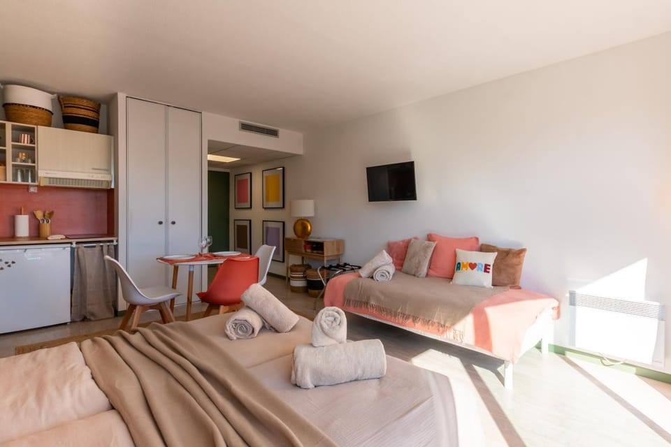 Studio cosy 2-3 pers, balcon, parking privé, clim, WiFi - 15 min sanctuaire Apartment in Lourdes
