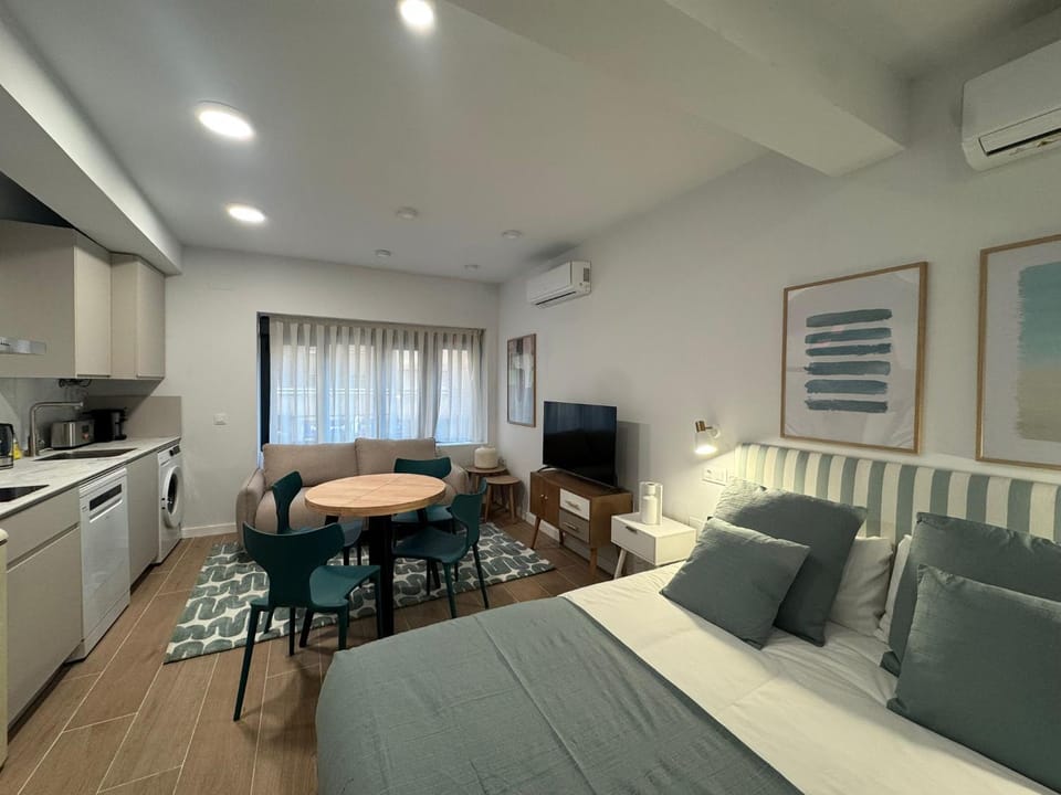 TV and multimedia, Photo of the whole room, kitchen, air conditioner
