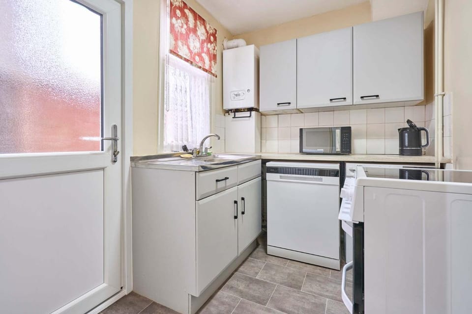 Kitchen or kitchenette, oven