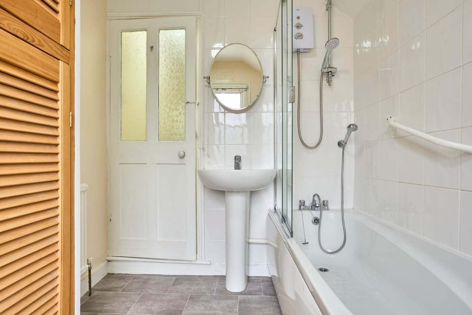Shower, Toilet, Bathroom, Bath