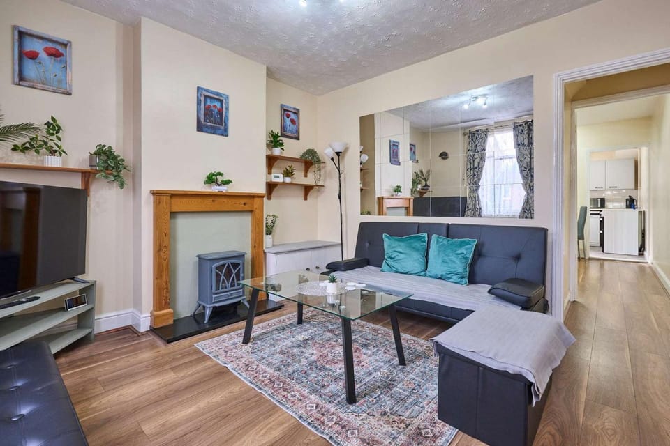 TV and multimedia, Living room, Seating area, pet friendly