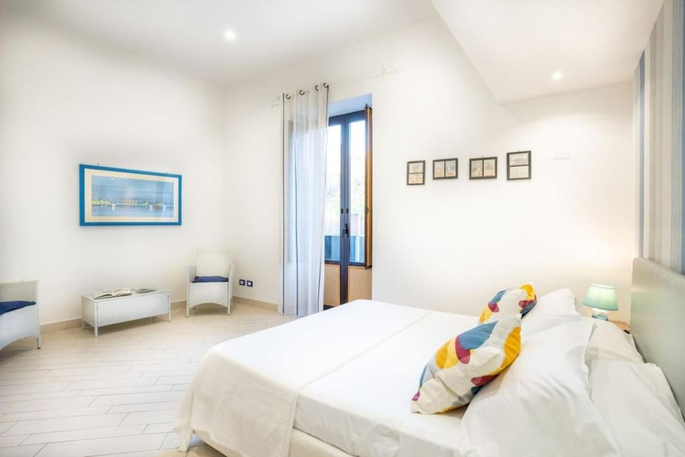 Bed, Day, Balcony/Terrace, Bedroom, internet, safe, wardrobe, air conditioner