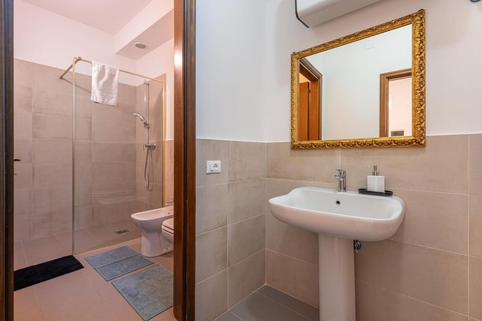 Domus Aurum - Raffinato e Confortevole Appartamento in Centro Storico fuori dalla ZTL Apartment in Vicenza