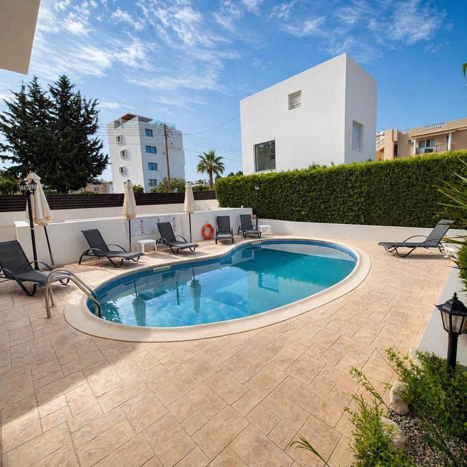 Pool view, Swimming pool, sunbed