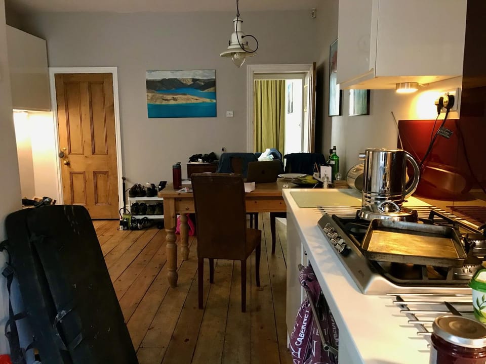 Kitchen or kitchenette, Dining area